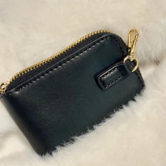 Guess - Picture 5 of 8